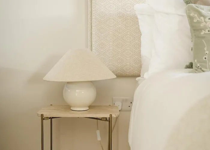 The Old Schoolhouse - Teacher's Quarters *